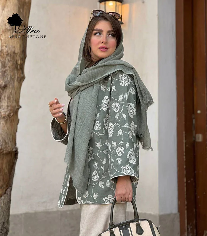 ترفندهای حرفه‌ای برای ست کردن مانتو کتی با شال و روسری