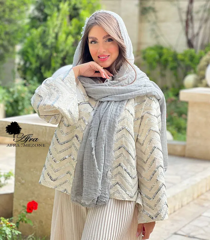 ترفندهای حرفه‌ای برای ست کردن مانتو کتی با شال و روسری